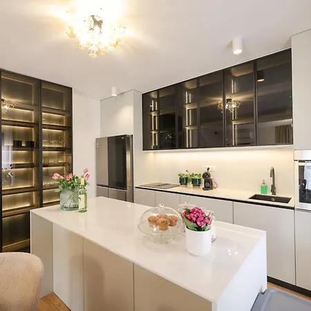 Lola's Apartment *