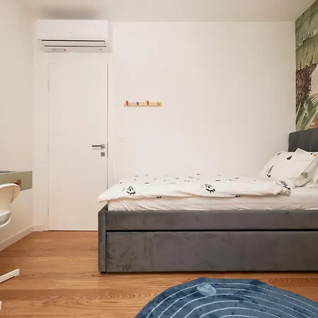 Lola's Apartment